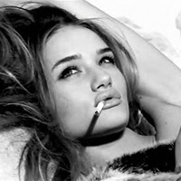 gq_magazine_featuring_model_rosie_huntington_whiteley_in_bed_with_sexy_makeup